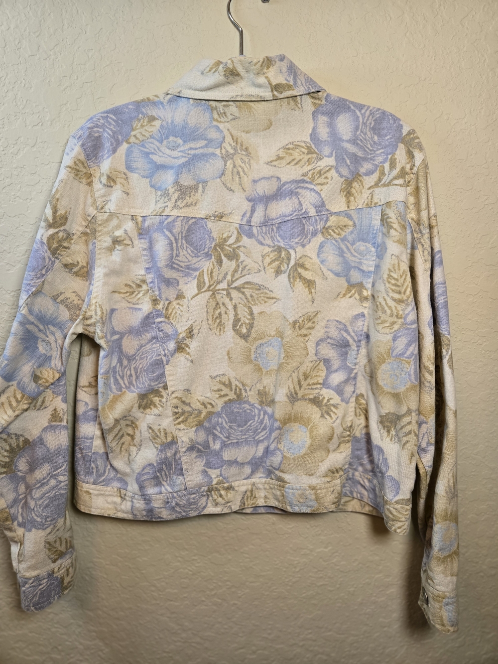 Vintage Bill Blass Floral Button-Front Linen/Cotton Jacket in Light Blue & Cream - Picture 4 of 13